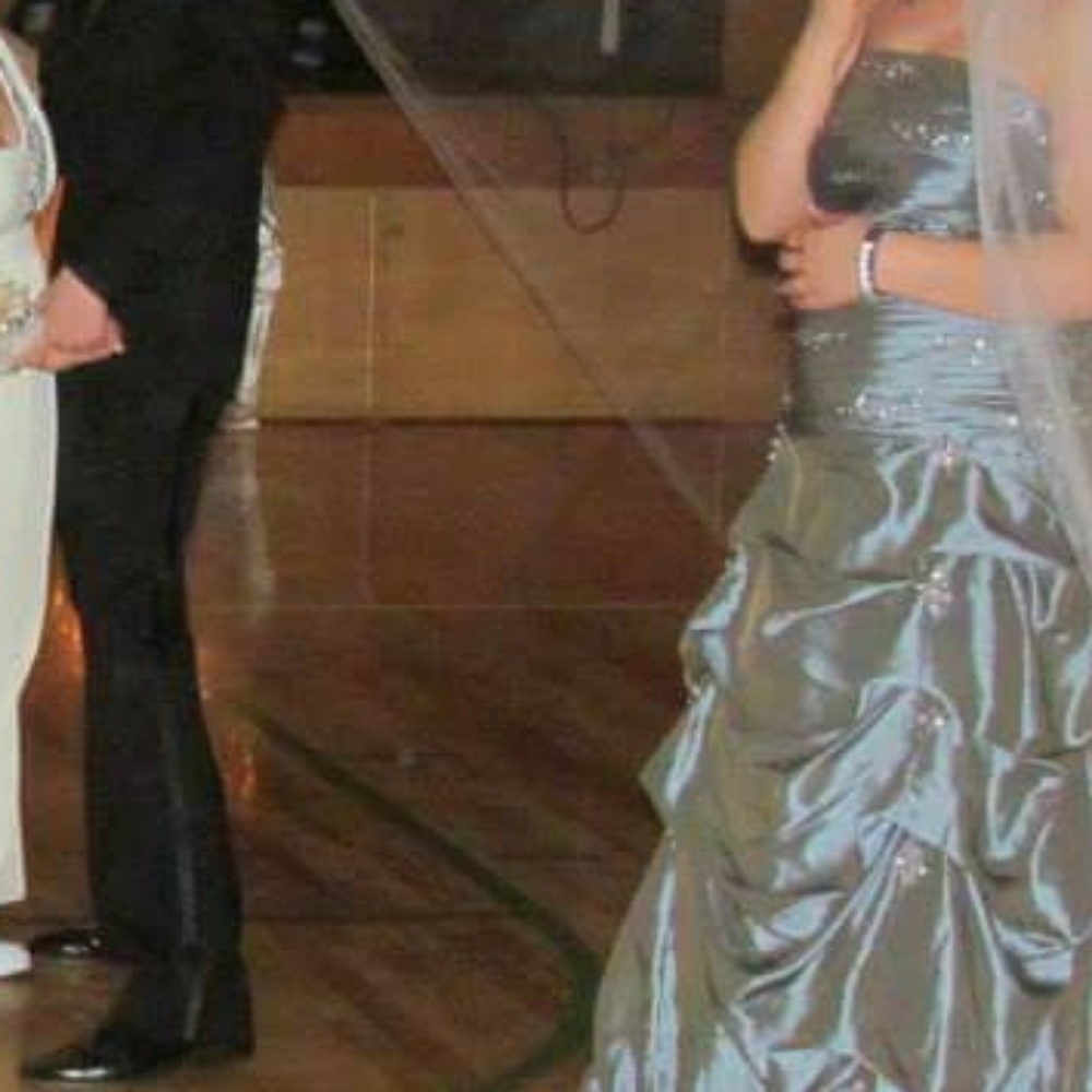 Prom dress - Picture 2 of 3